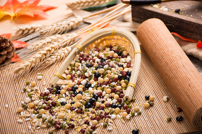 贵港港—南沙港内外贸集装箱同船运输业务启动