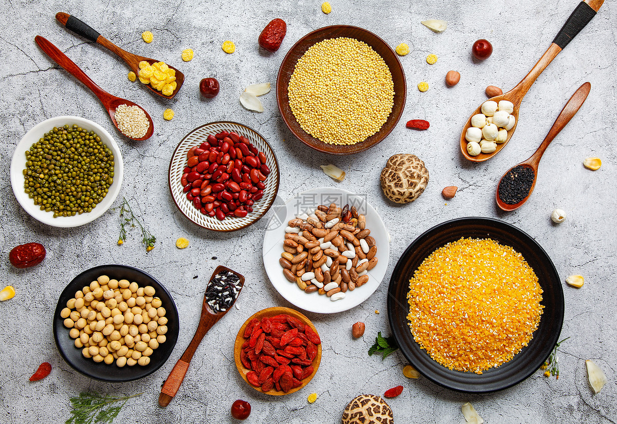 贵港港—南沙港内外贸集装箱同船运输业务启动