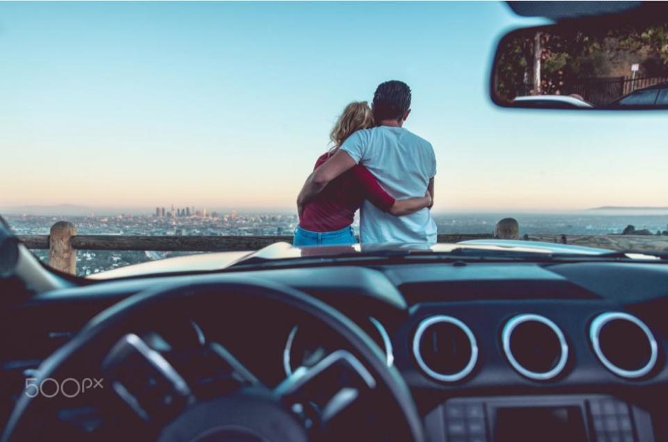 中国驻法使馆举行法国友人捐赠抗战历史照片交接仪式