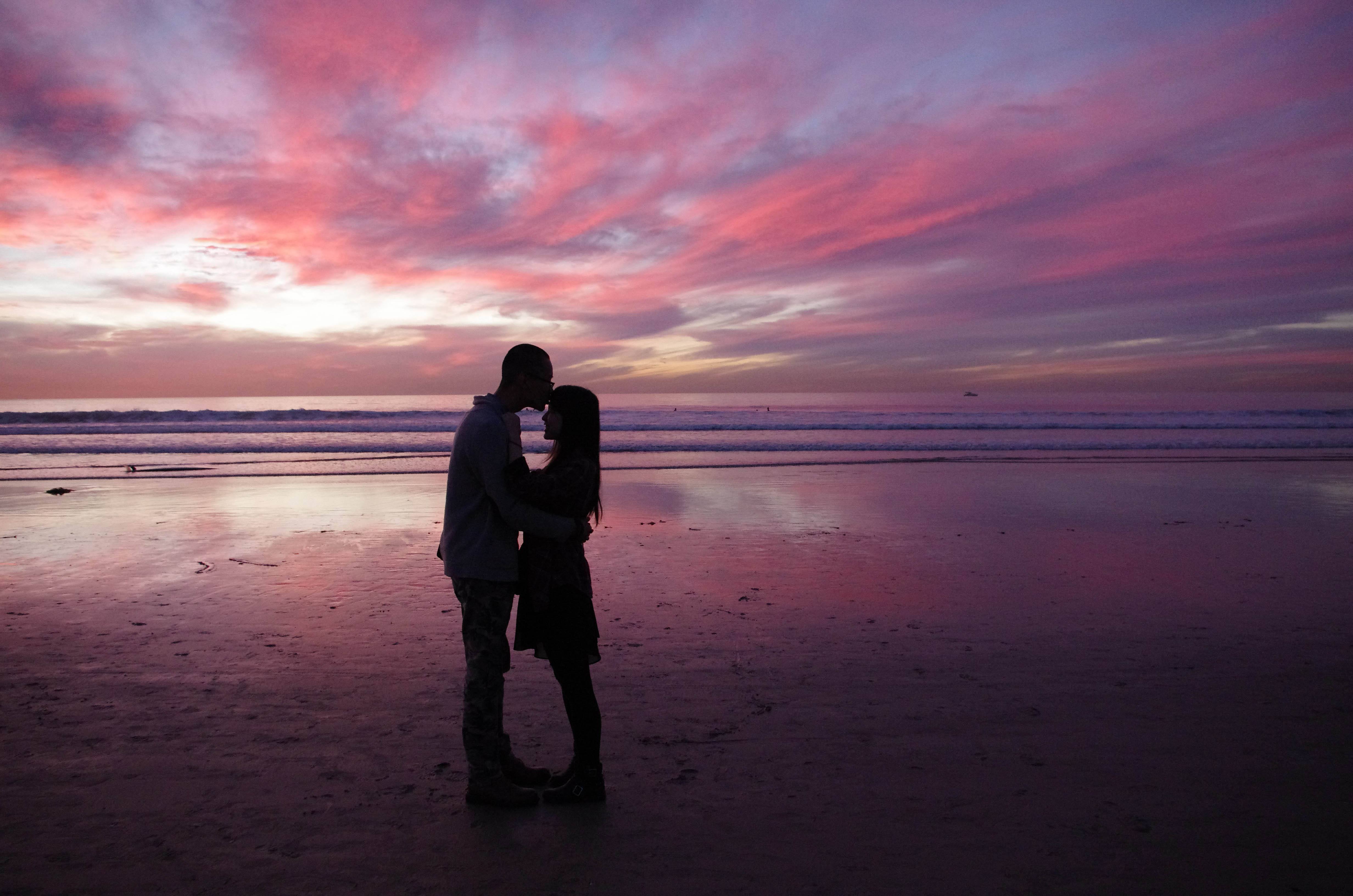 中国驻法使馆举行法国友人捐赠抗战历史照片交接仪式