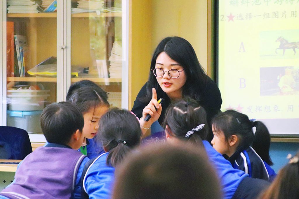 金价或将上涨？老铺黄金(06181)年内再度提价