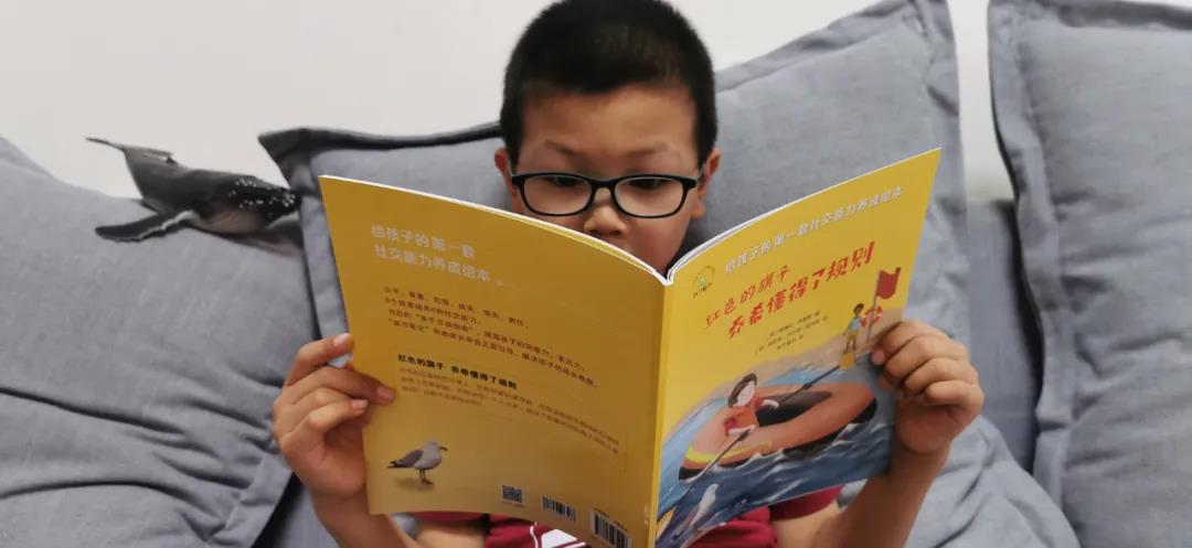 鲍威尔称美联储或需调整政策立场 市场解读为降息信号